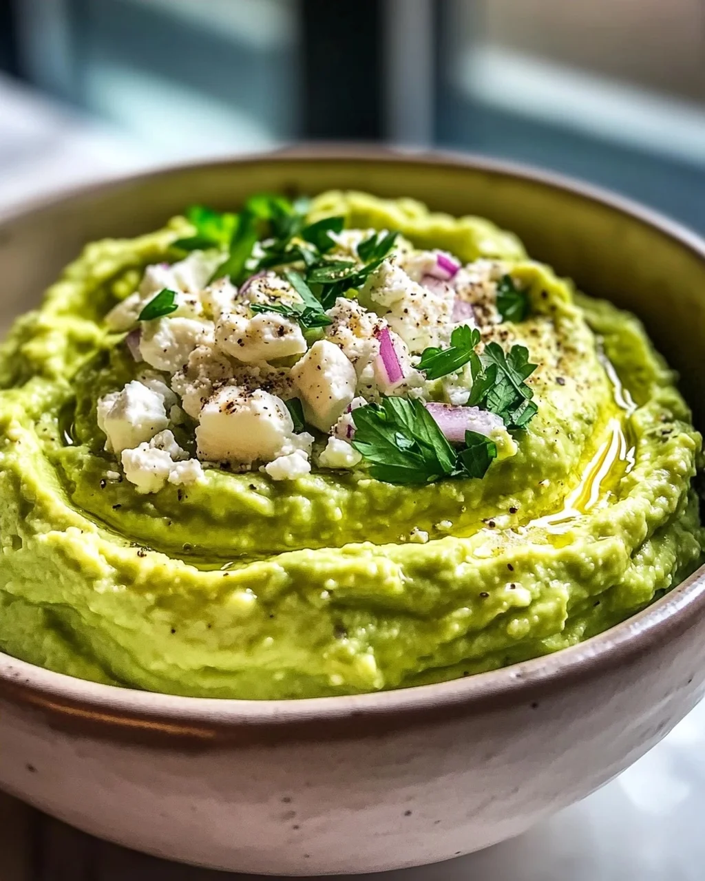 Cremiger Avocado Feta Dip: Dein mediterraner Lieblingsdip!