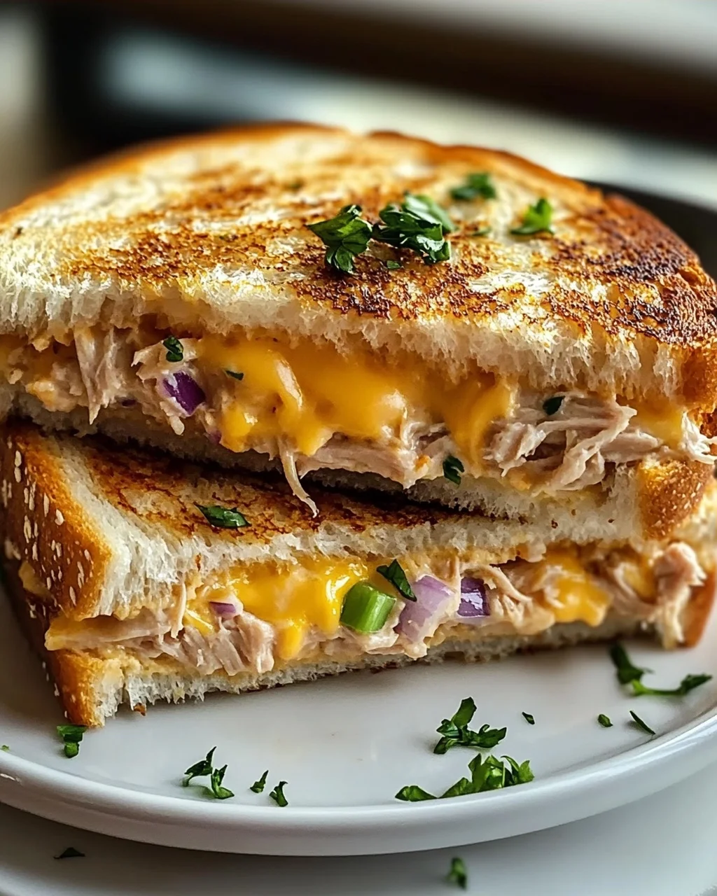 Crunchy Tuna Melt Panini mit Cheddar: Blitzrezept für Genießer