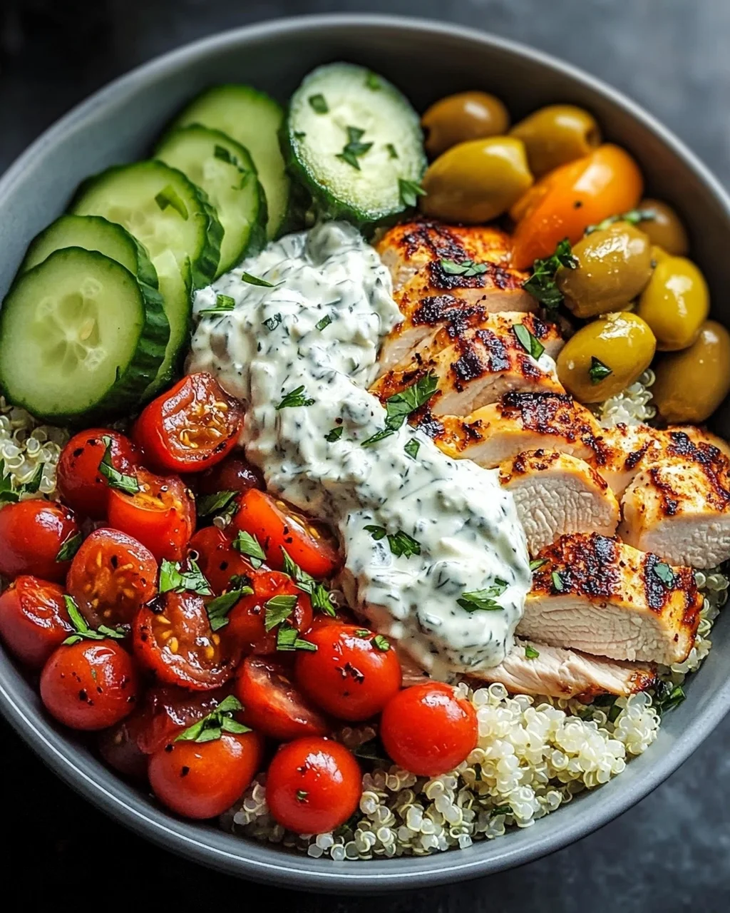 Griechische Hähnchen-Tzatziki Bowl