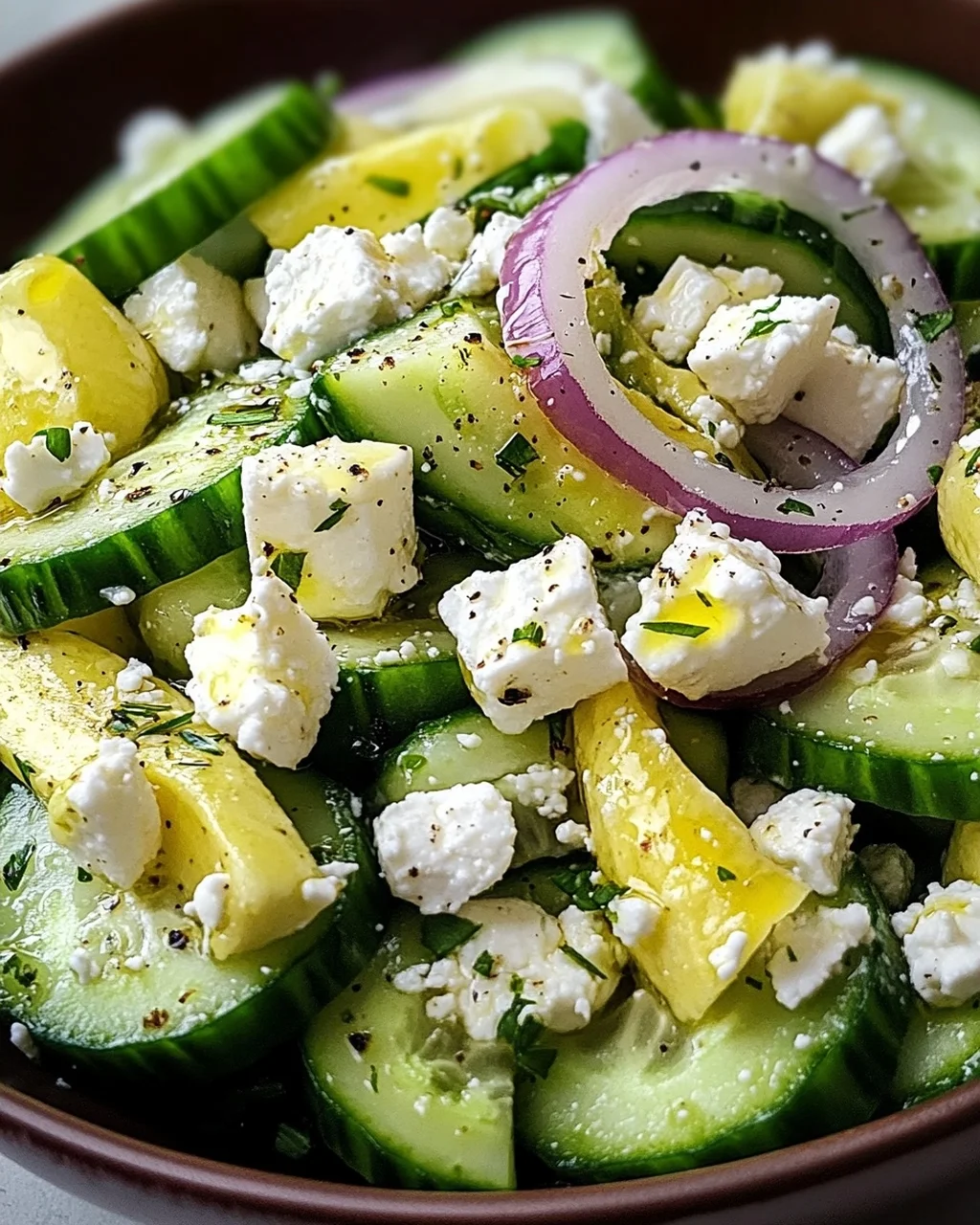 Gurken-Avocado-Salat mit Feta